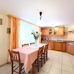 Haus Orta Apartment