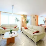 Haus Orta Apartment