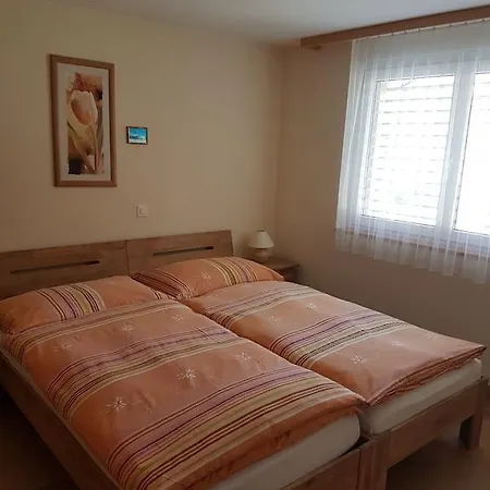 Haus Orta Апартаменти *