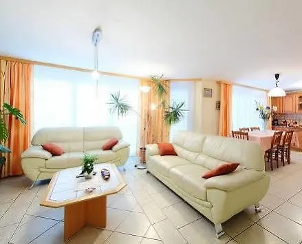 Haus Orta شقة