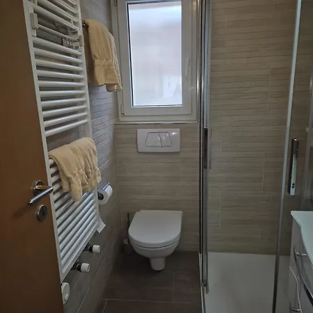 奥尔塔豪斯酒店 *