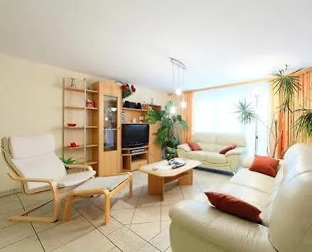 奥尔塔豪斯酒店 *